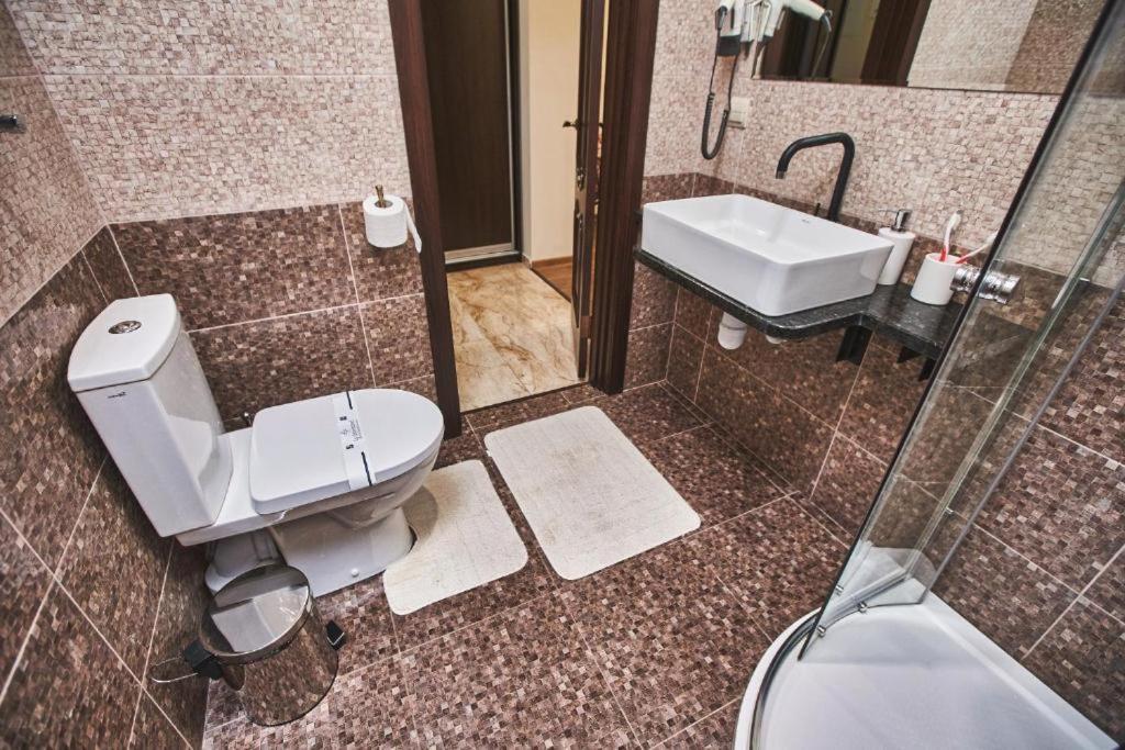 Готель Ангел На Великій Кільцевій Sofiivska Borshchahivka ภายนอก รูปภาพ
